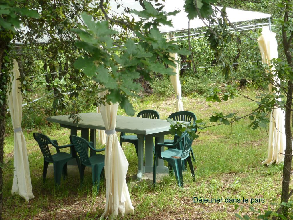 Domaine Du Planas Ailhon Ardeche Bed & Breakfast Room photo