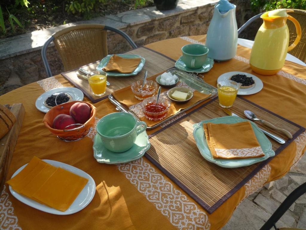 Domaine Du Planas Ailhon Ardeche Bed & Breakfast Exterior photo